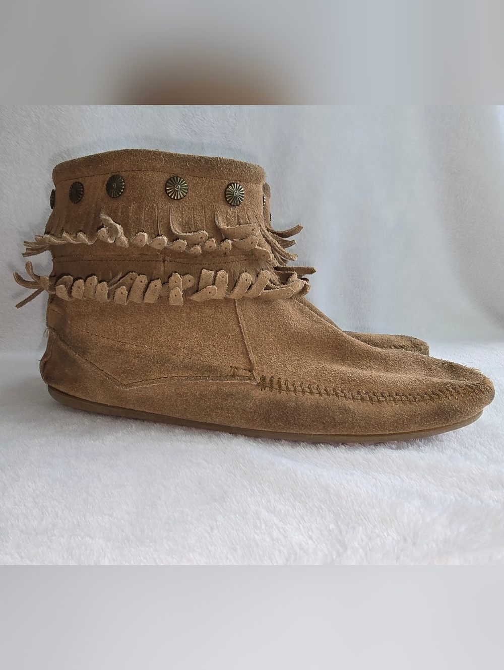 Minnetonka Double Fringe Side Zip Boot with Conchos Womens Size 10 Tan